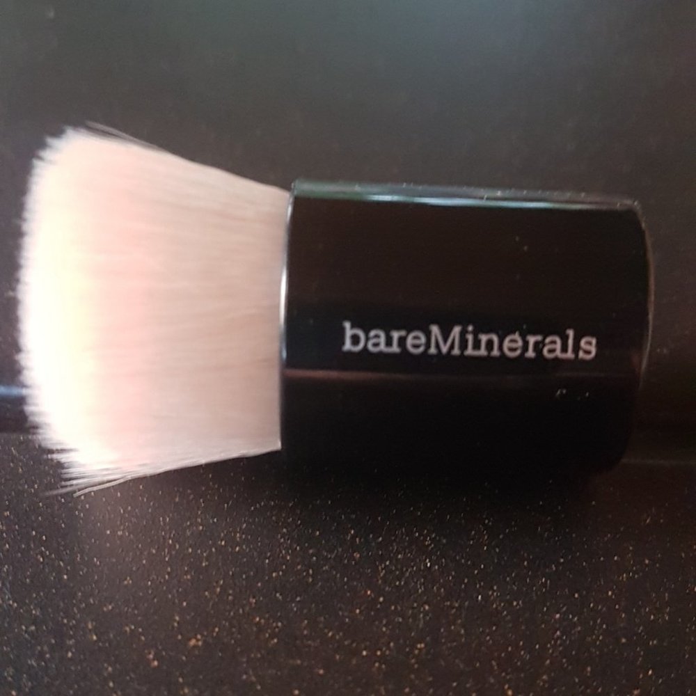 HOST PICK⚡New Bare Minerals Mini Foundation Brush Travel Size - Picture 2 of 2